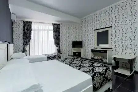 Royal by Undersun - 81