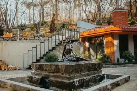 Seventeen Rooms - 47