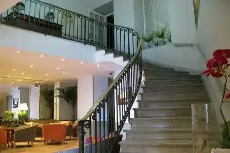 Hôtel Ambassador - 2