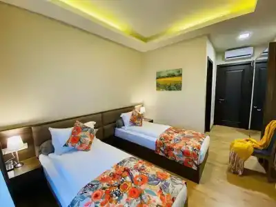 Seventeen Rooms - 38