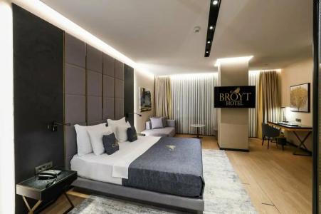 Broyt Suites - 99