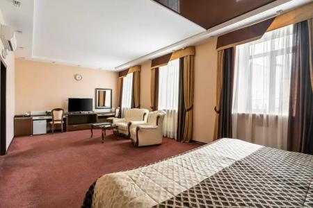 Губернский - 81