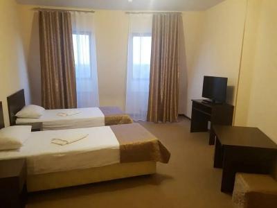 Кремлевский - 8