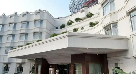 Howard Plaza The Fern, - 15