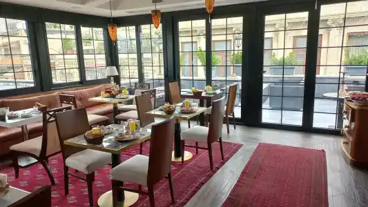 West Inn - 40