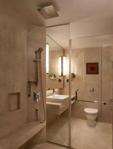 Courtyard by Marriott Mumbai International Airport - 74