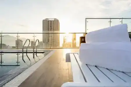 Aria Grand & - 48