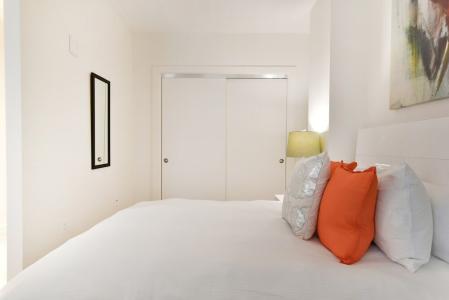 Global Luxury Suites Downtown - 45