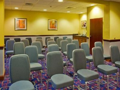 Holiday Inn Express & Suites - Nearest Universal Orlando, an IHG - 38