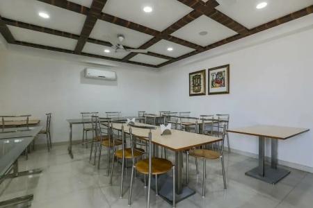 FabSapphire Inn - 14