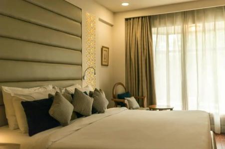 Howard Plaza The Fern, - 52