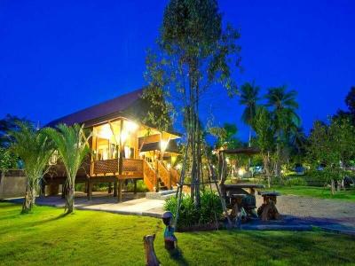 Bueng Bua Thong - 22