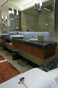 Gokulam Grand & Spa Bangalore - 9