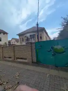 Тихий дворик в центре города - 13