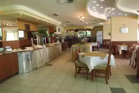 Silver - All Inclusive & Free Parking - 5