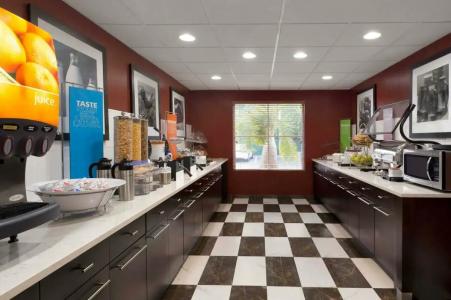 Hampton Inn & Suites Fort Lauderdale Airport - 26