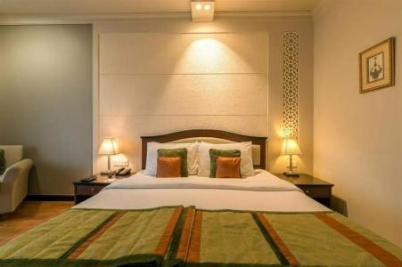 Howard Plaza The Fern, - 29