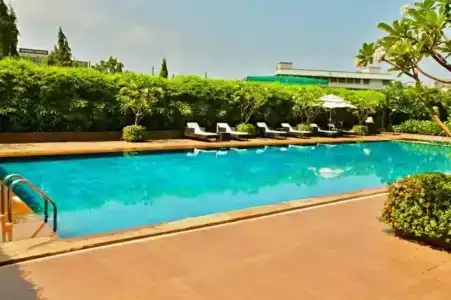 Courtyard by Marriott Mumbai International Airport - 16