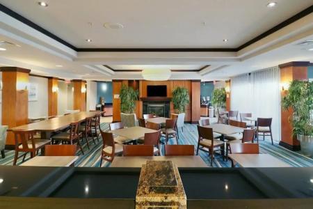 Fairfield Inn & Suites Airport - 20
