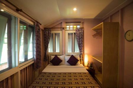 Samsen Sam Place - 33