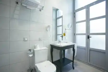 Legazpi Doce Studios Suites - 41