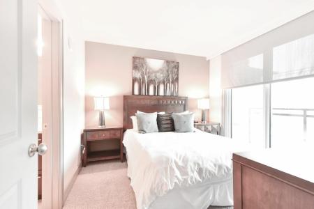 Global Luxury Suites Downtown - 49