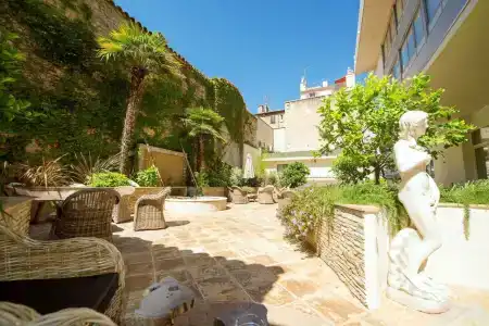 Best Western Premier Le Patio des Artistes Wellness Jacuzzi - 5
