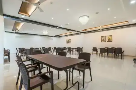 FabSapphire Inn - 33