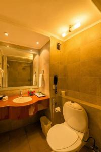 Howard Plaza The Fern, - 70