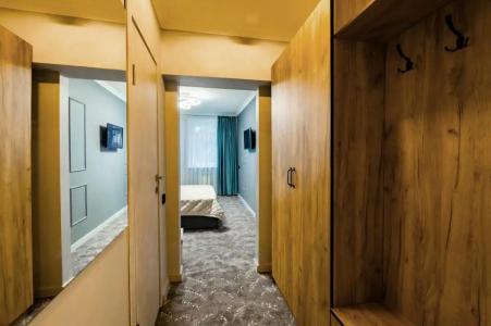 Владимирский - 77