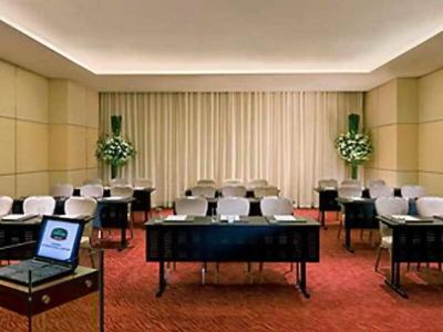 Courtyard by Marriott Mumbai International Airport - 56