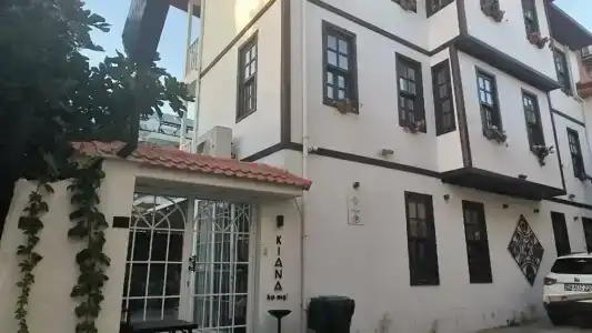 Kiana KaleİÇİ - 40