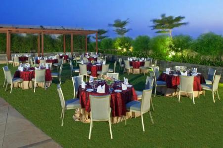 Holiday Inn Mumbai International Airport, An Ihg - 12