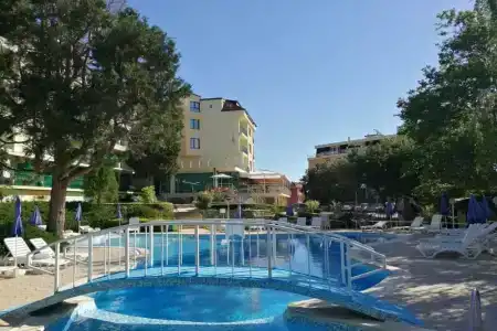 Silver - All Inclusive & Free Parking - 11