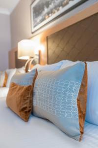 Clayton Cardiff Lane - 80