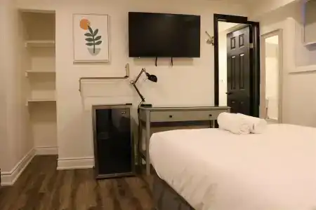 Town Inn Suites - 28