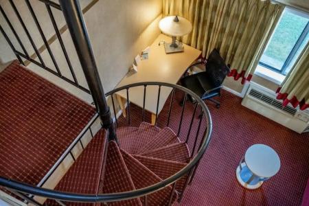The Admiralty Inn & Suites - 85