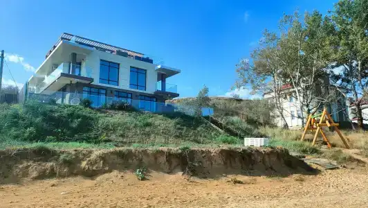 Green Hill - 12