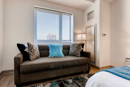 Global Luxury Suites Downtown - 26