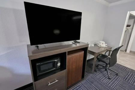 The Admiralty Inn & Suites - 12