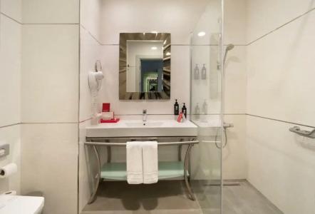 Ramada & Suites by Wyndham İstanbul Ataköy - 10
