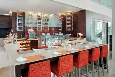 Holiday Inn Mumbai International Airport, An Ihg - 10