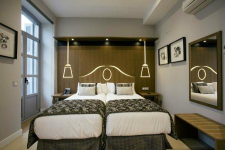 Legazpi Doce Studios Suites - 1