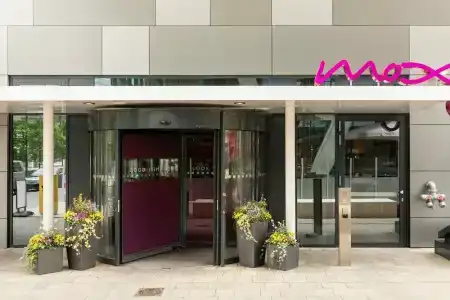 Moxy Frankfurt Airport - 9