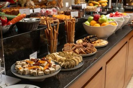 Ramada & Suites by Wyndham İstanbul Ataköy - 48