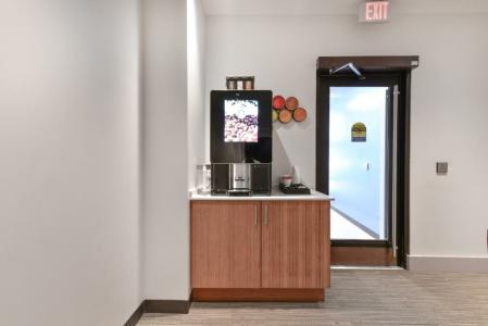 Global Luxury Suites Downtown - 37