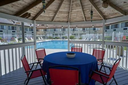 The Admiralty Inn & Suites - 28