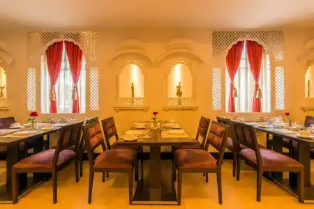 Howard Plaza The Fern, - 5