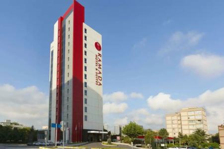 Ramada & Suites by Wyndham İstanbul Ataköy - 42