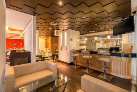 Howard Plaza The Fern, - 59